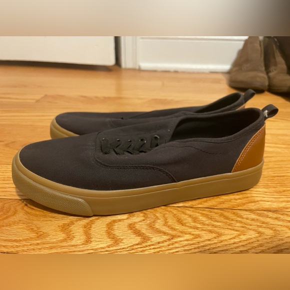 Old navy size 6 kids canvas sneaker black - Picture 2 of 8